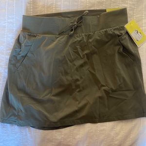 All in Motion (target) Mid Rise Skort Medium